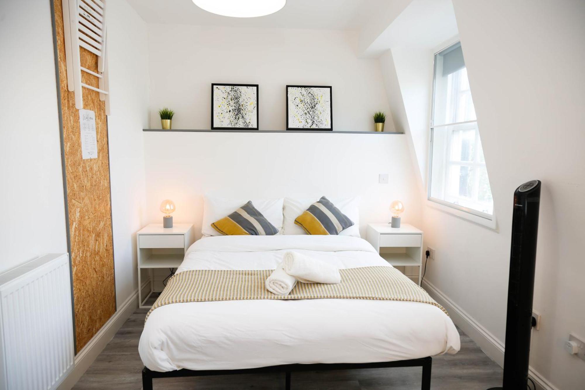 לונדון Luxury Rooms In Camden Town Near Shops, Cafes, Bars & Metro With Shared Bathrooms מראה חיצוני תמונה