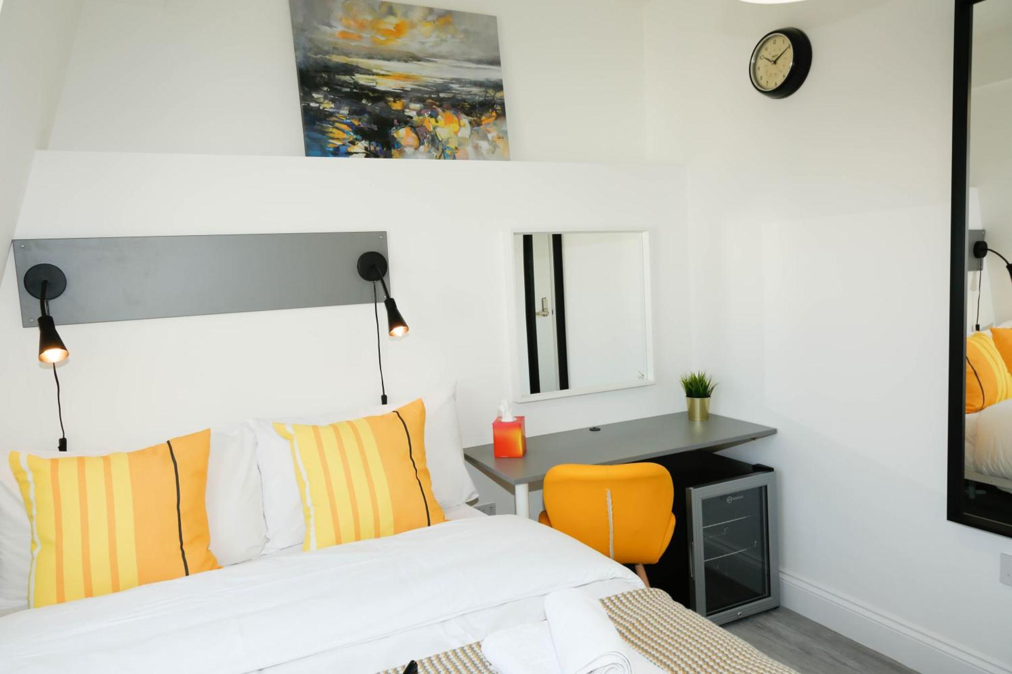 לונדון Luxury Rooms In Camden Town Near Shops, Cafes, Bars & Metro With Shared Bathrooms מראה חיצוני תמונה